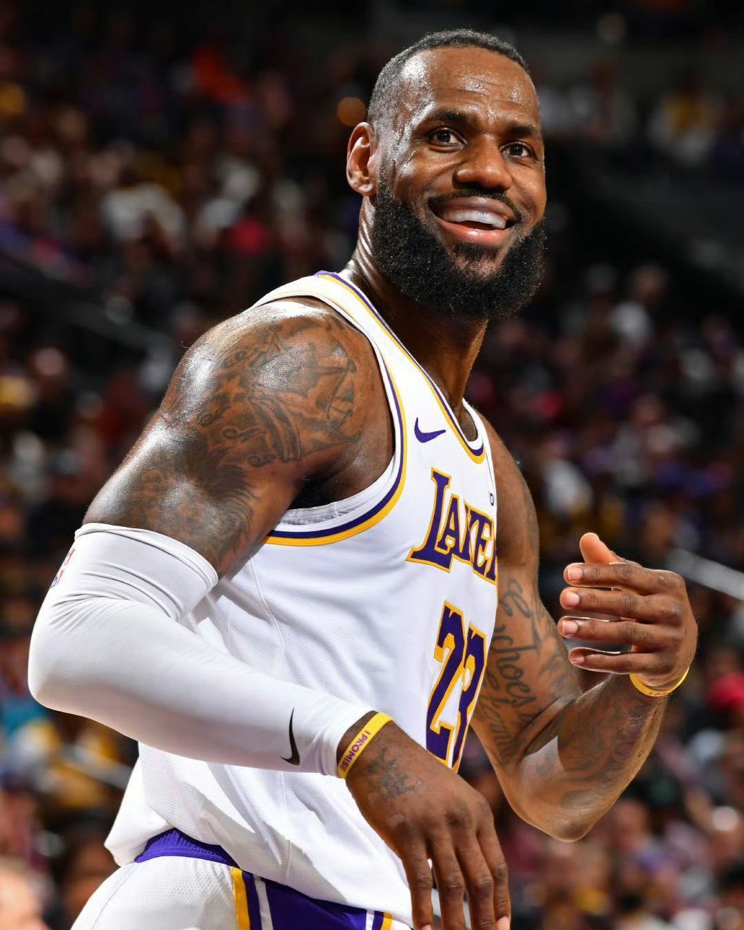 开云体育-关于詹姆斯连续二十场比赛得分超过惊险取胜，塞尔维亚队挑战极限！的信息